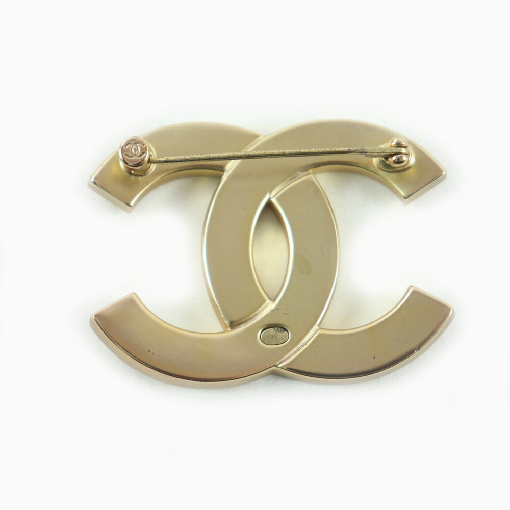 CHANEL Gold Logo Brooch - Picture 3 of 8
